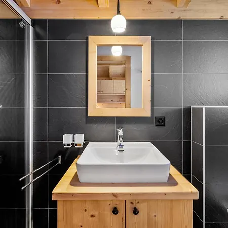 18 Iles Luxury With Sauna La Tzoumaz Dağ evi *